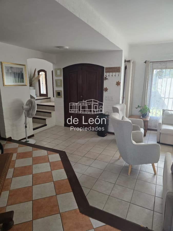 Casa en alquiler anual, zona colegios