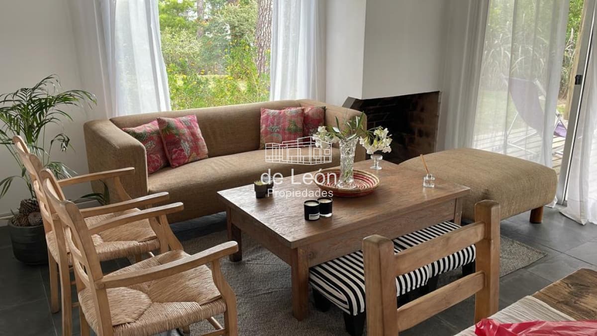 Cómoda casa de 4 dormitorios + servicio en Montoya