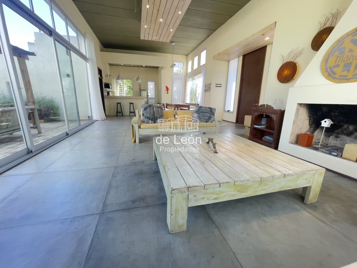 Se vende hermosa casa en Montoya