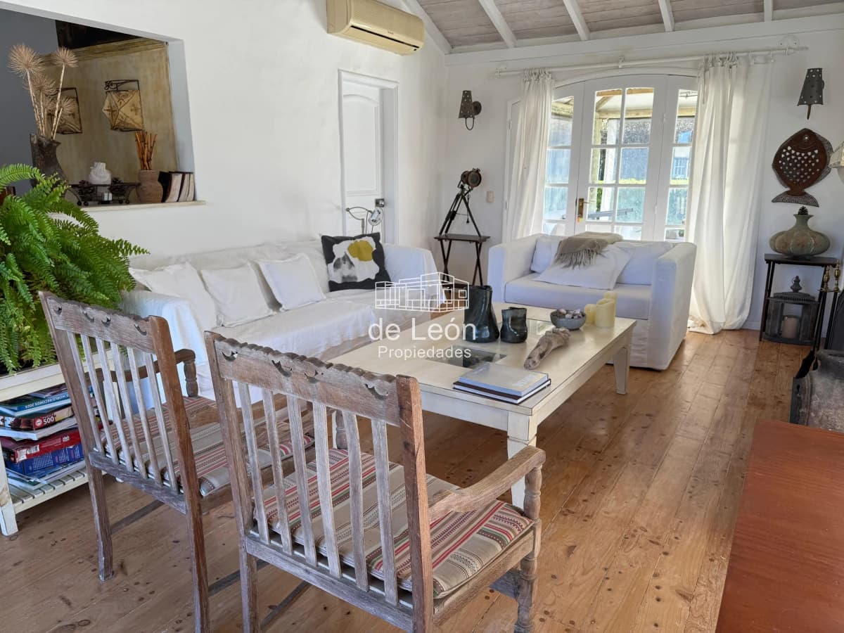Gran casa de 5 dormitorios + servicio en Montoya, La Barra
