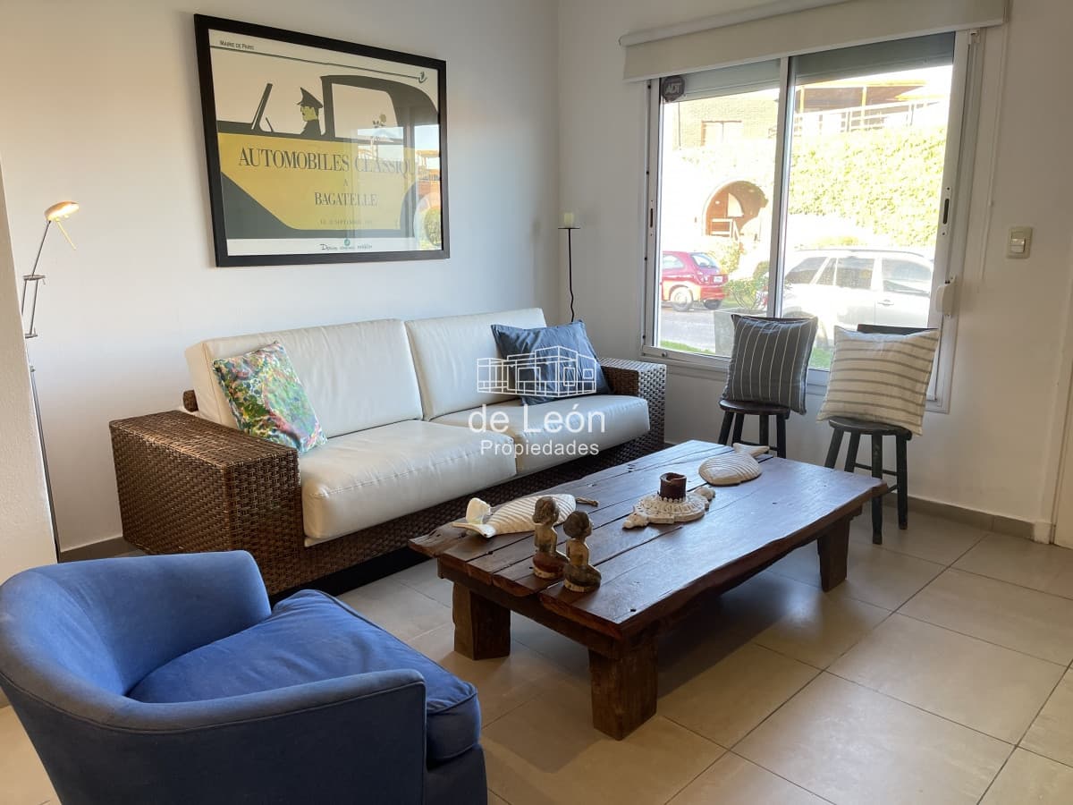 Casa en Manantiales de 3 dormitorios con excelente ubicación. Muy bien equipada.
