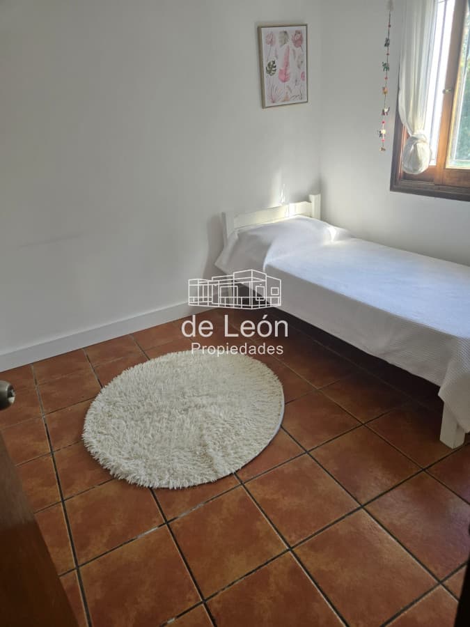 Casa en alquiler anual, zona colegios