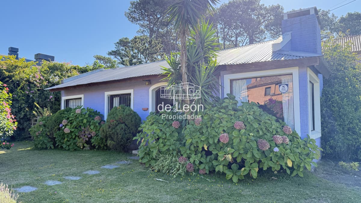 Se alquila encantadora casa en ubicación privilegiada en Montoya