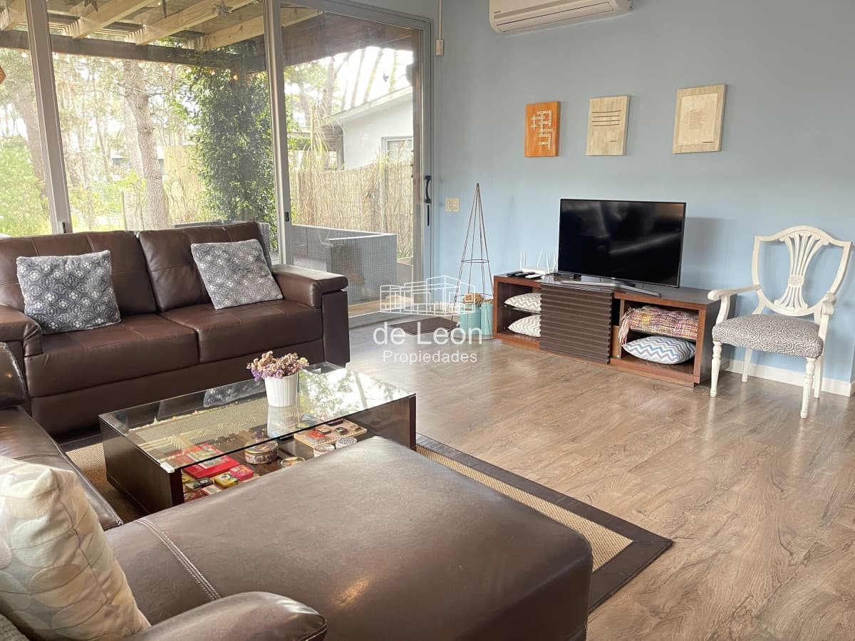 Casa en Montoya La Barra, 4 dormitorios 3 baños, piscina, muy cómoda y bien mantenida