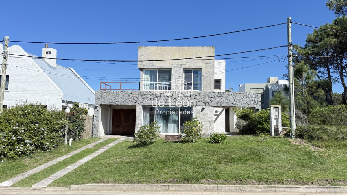 Venta Casa 4 Dormitorios Montoya