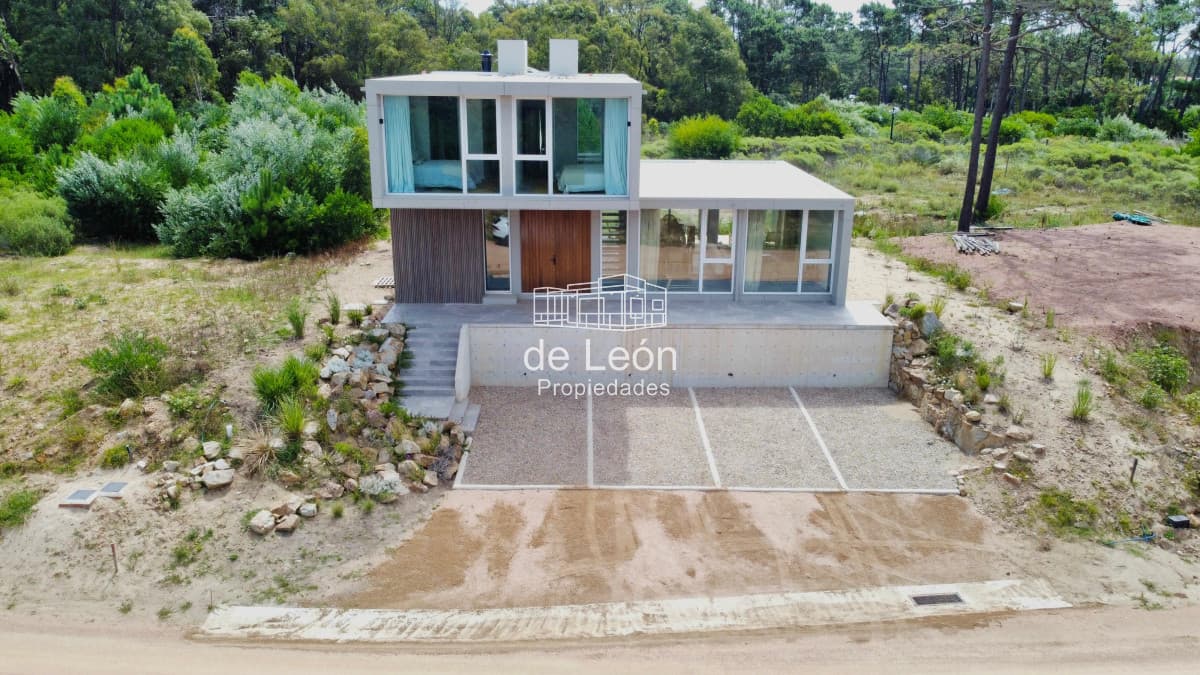 Casa en venta a estrenar en Reserva Montoya 4 dormitorios