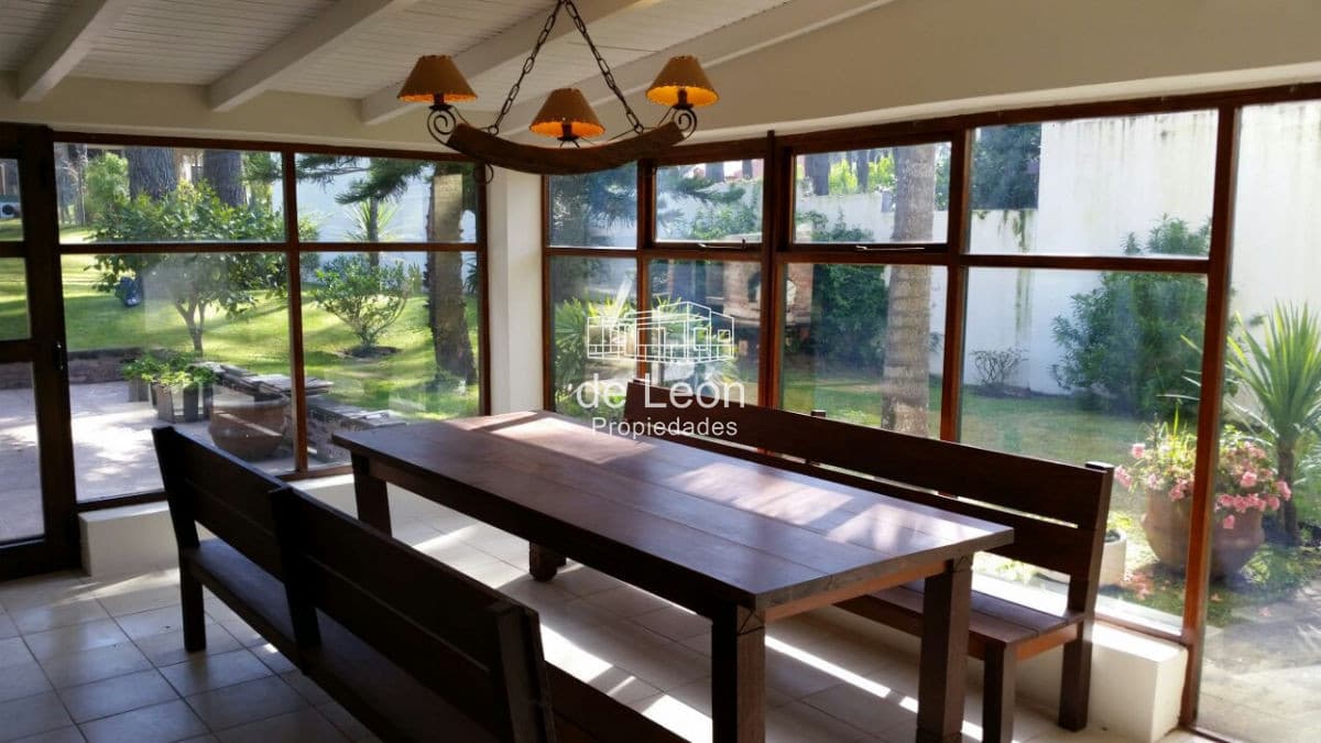 Casa en Montoya La Barra a 350mts del mar, 4 dormitorios y 3 baños