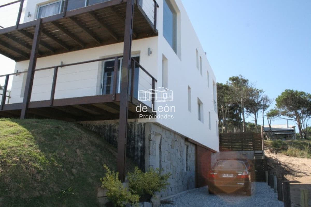 Casa de 3 dormitorios y servicio en Montoya, La Barra