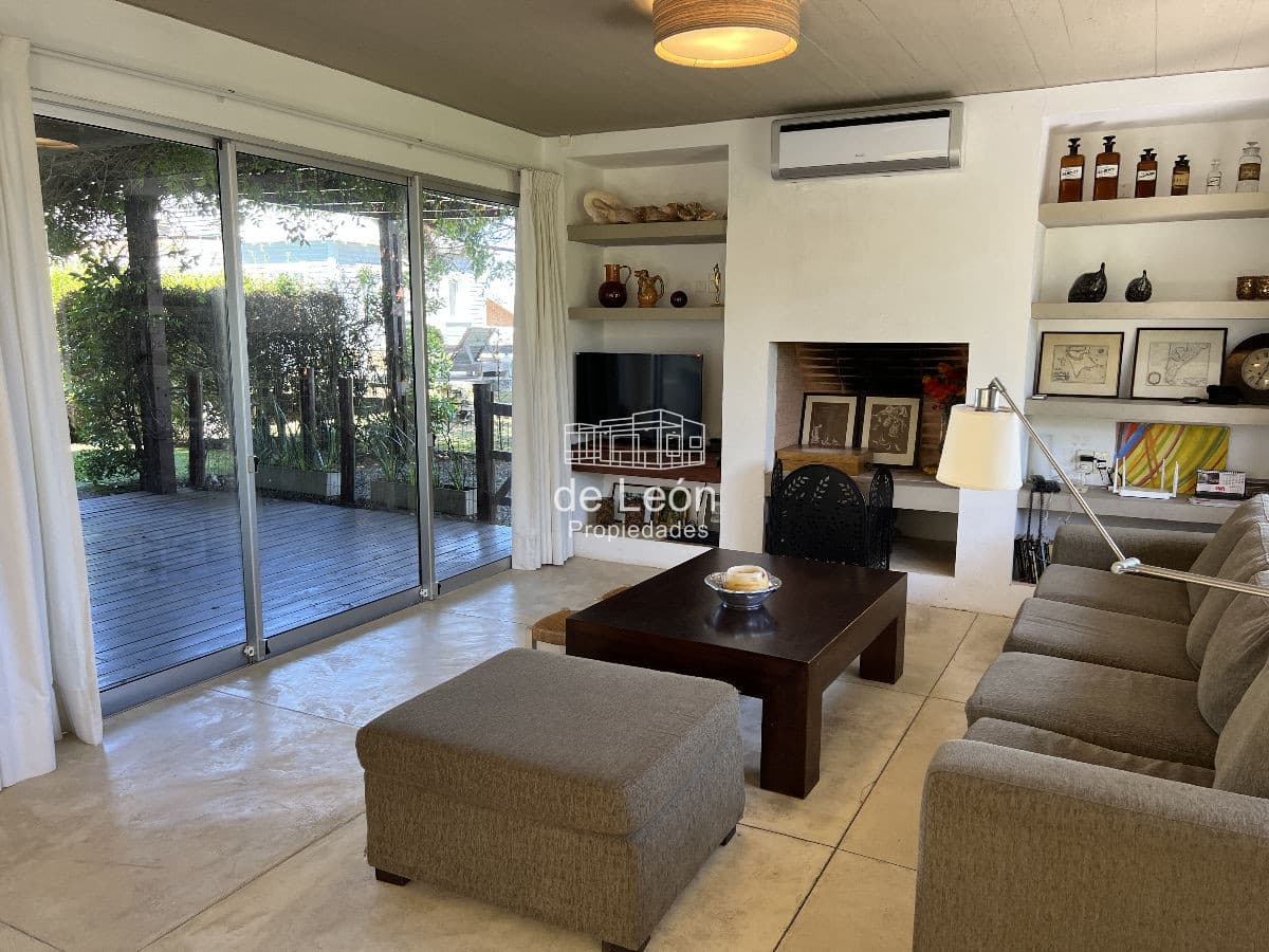 Muy buena casa en Montoya a 200mts del mar, moderna, cómoda, piscina