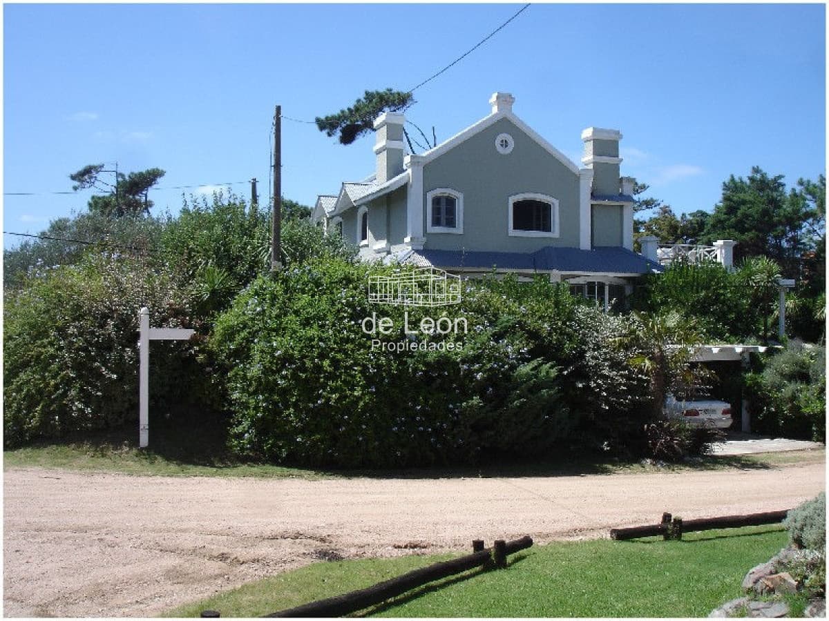 Magnifica residencia en La Barra