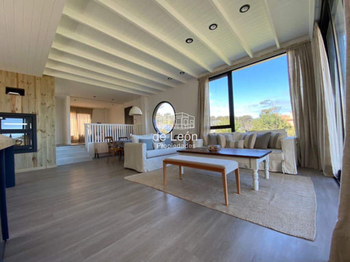 Moderna casa en Montoya