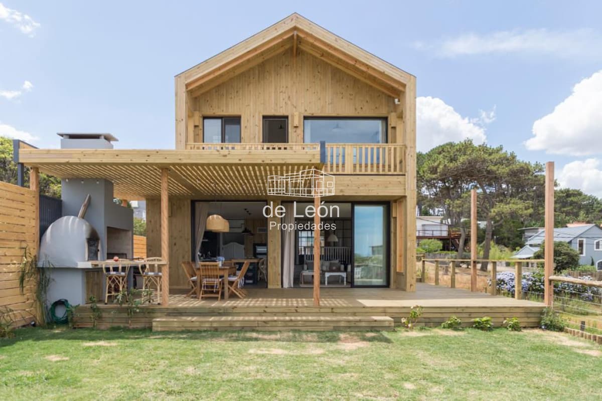 Moderna casa en Montoya