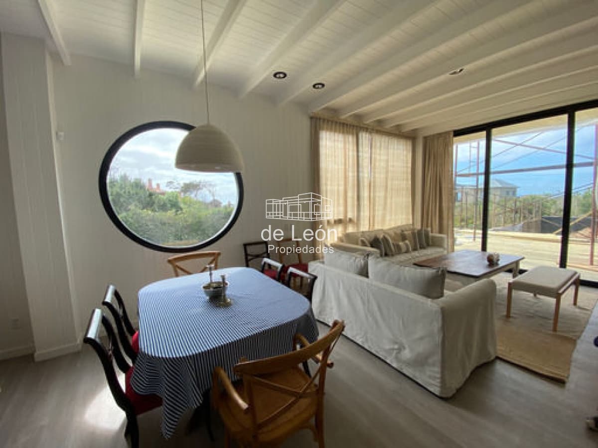Moderna casa en Montoya