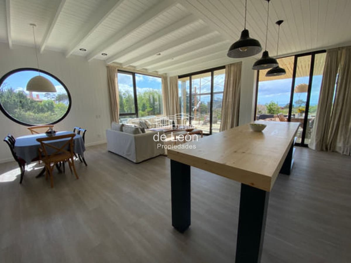 Moderna casa en Montoya