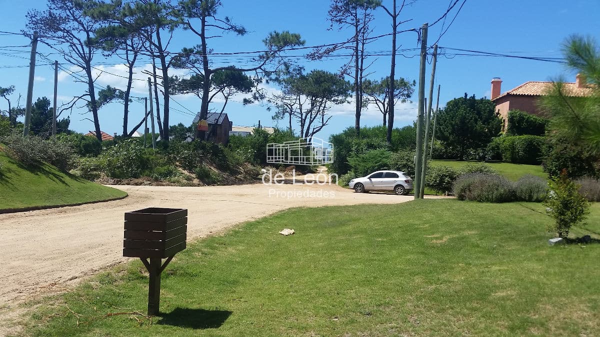 Se alquila encantadora casa en ubicación privilegiada en Montoya