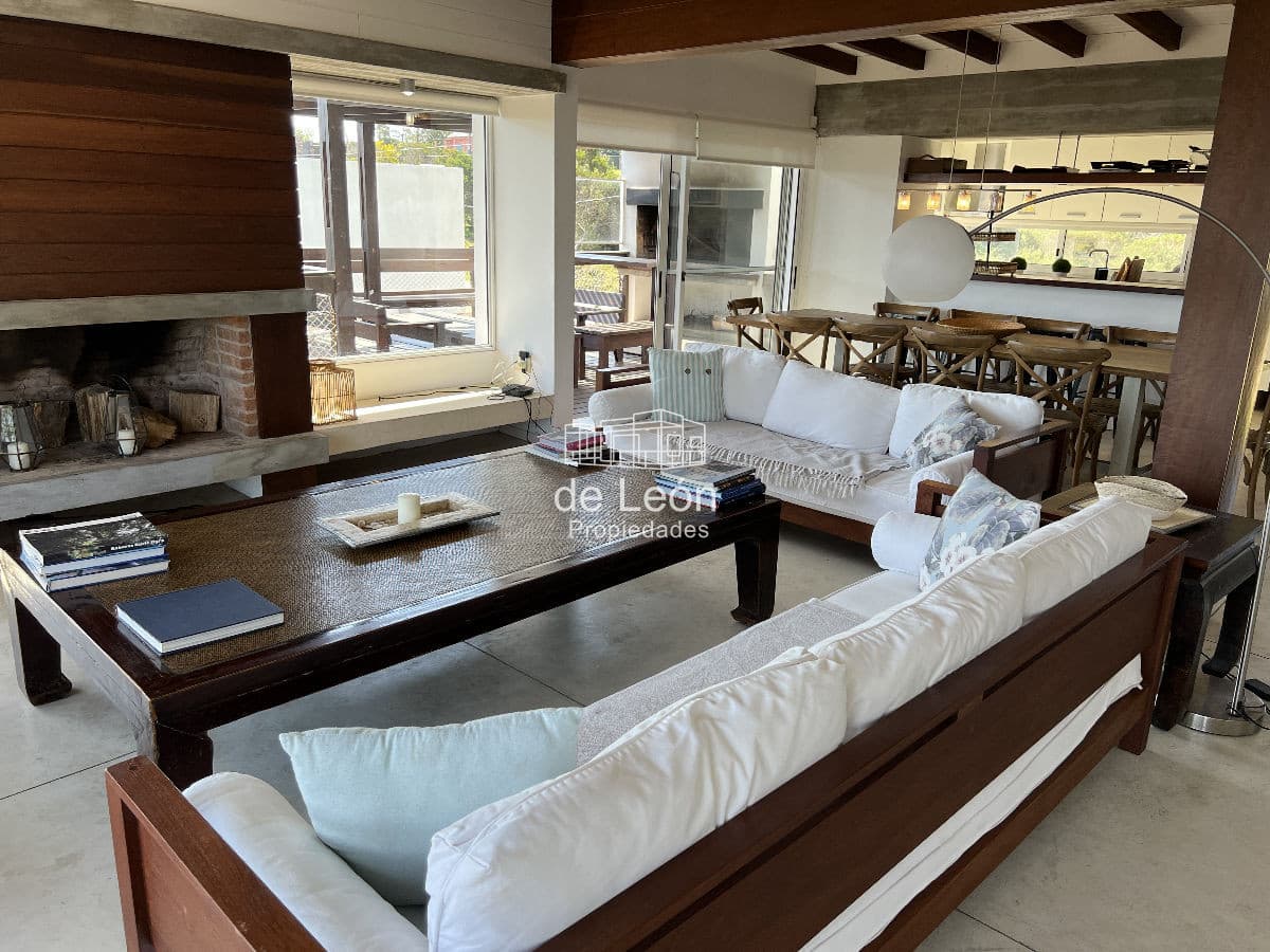 Espectacular casa en Altos de Punta Piedra