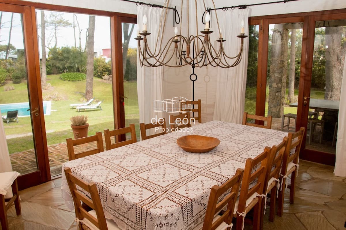 Gran casa de 5 dormitorios en Montoya