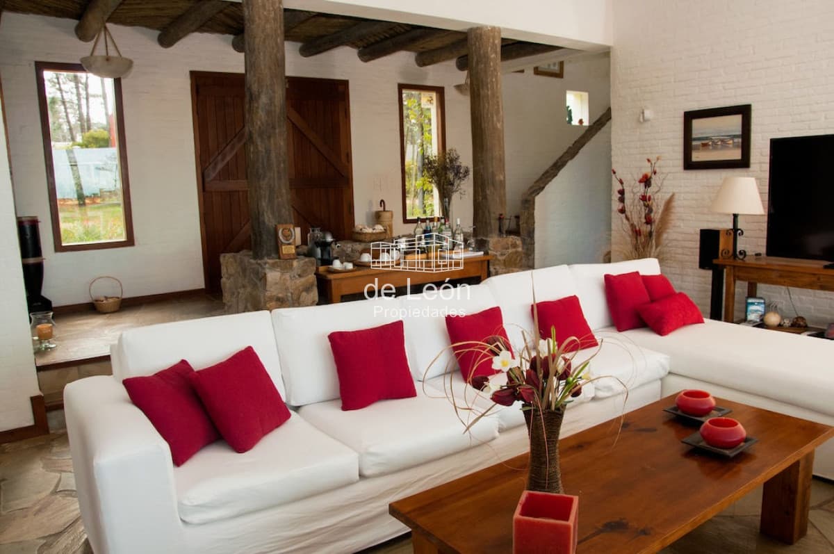 Gran casa de 5 dormitorios en Montoya