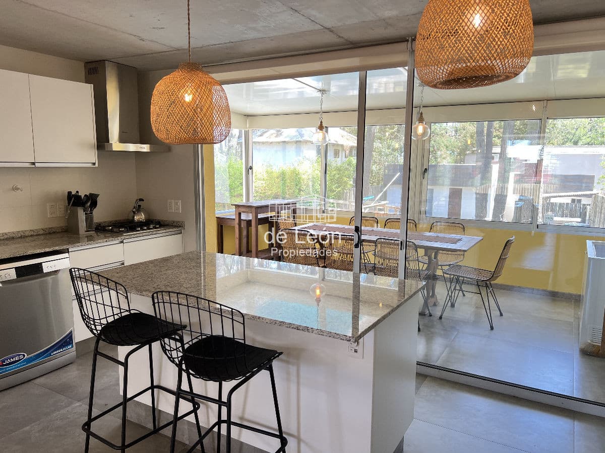 Amplia y moderna casa en Montoya