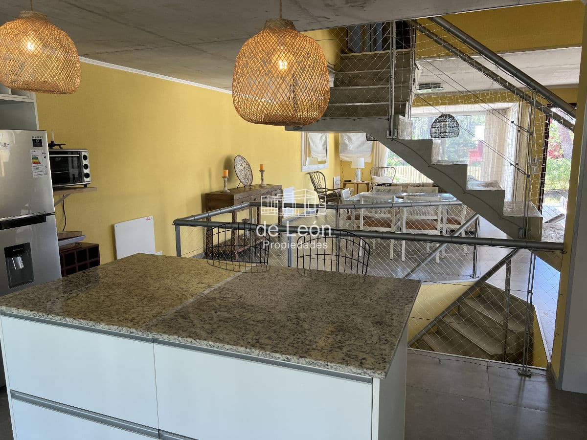 Amplia y moderna casa en Montoya