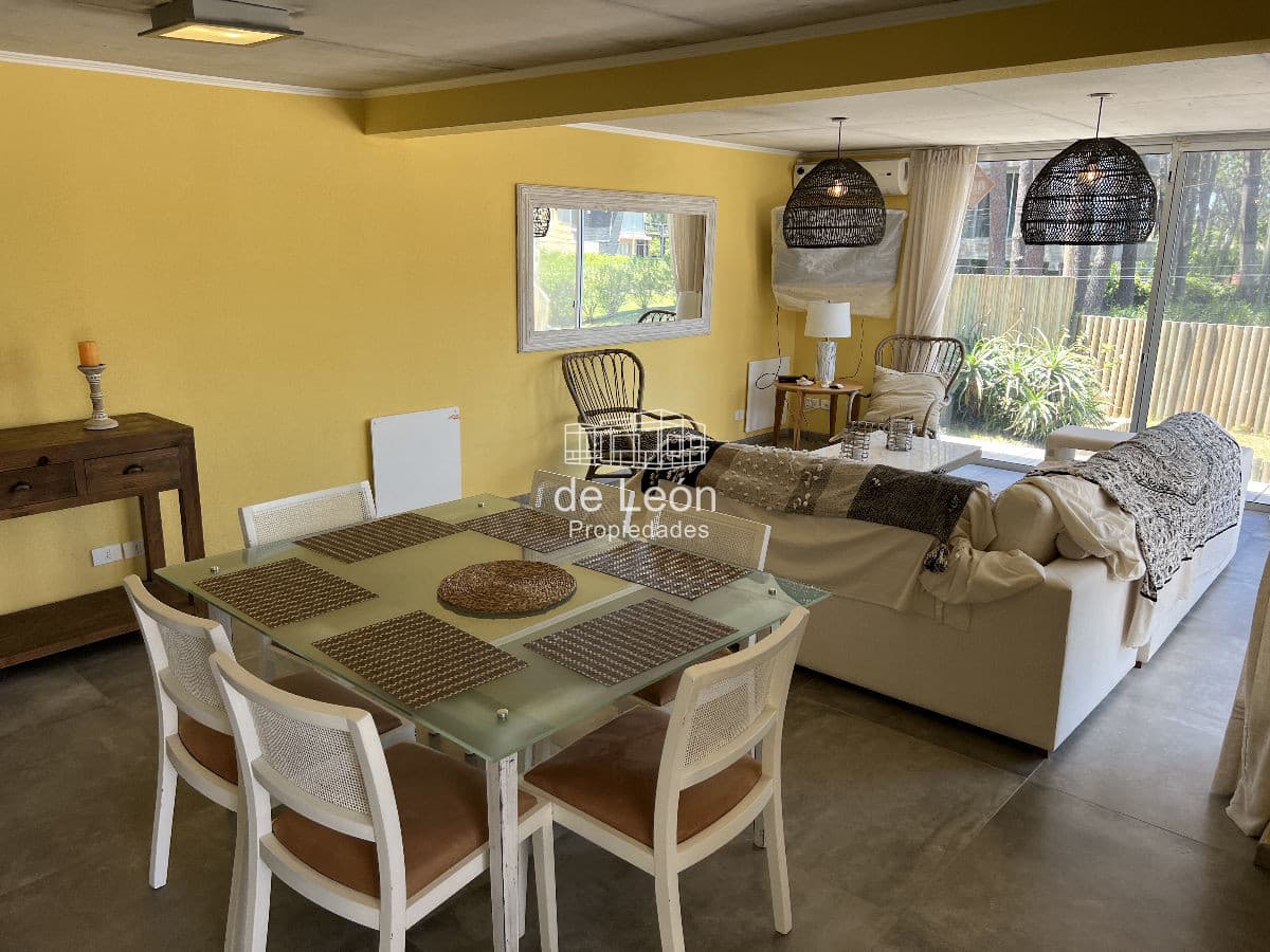 Amplia y moderna casa en Montoya