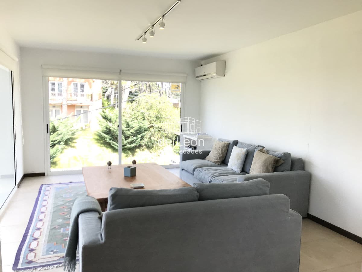 Moderna casa en Montoya con amplia capacidad para temporada