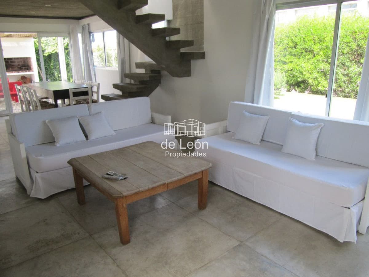 Moderna casa en Manantiales
