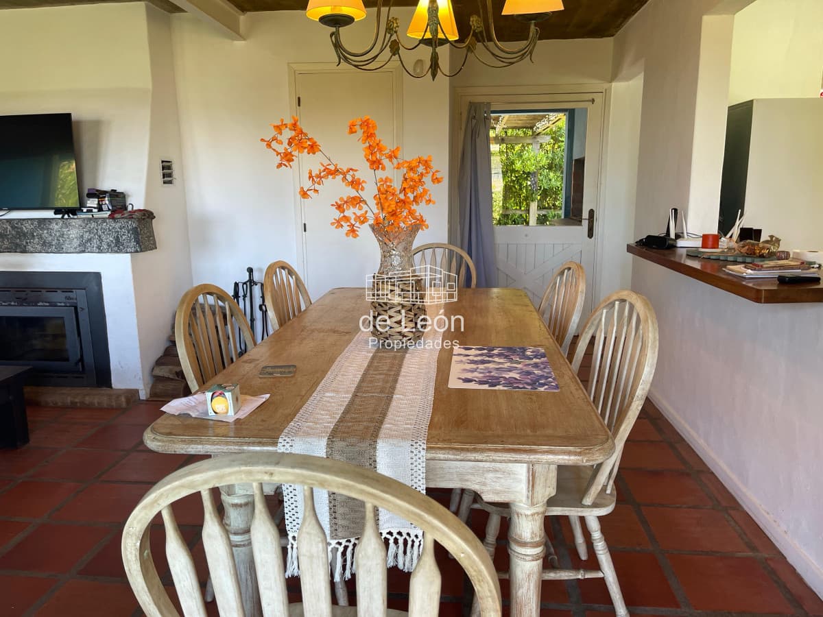 Casa de 3 dormitorios en suite y servicio, piscina