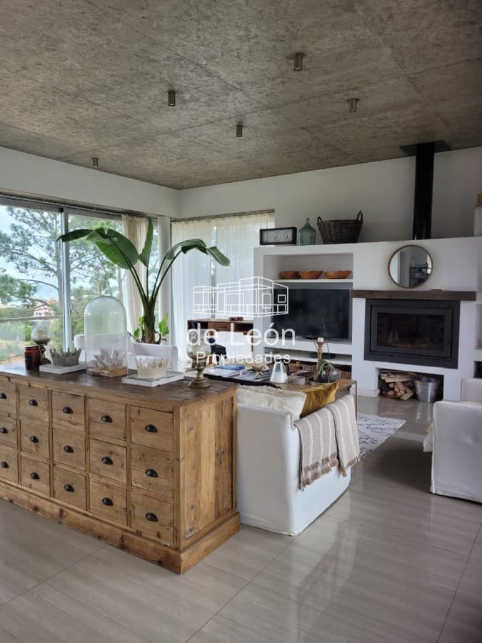 Moderna casa en Montoya La Barra de 3 dormitorios en suite con piscina