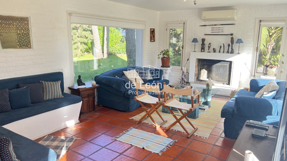 Se vende gran casa de 4 dormitorios + servicio con piscina