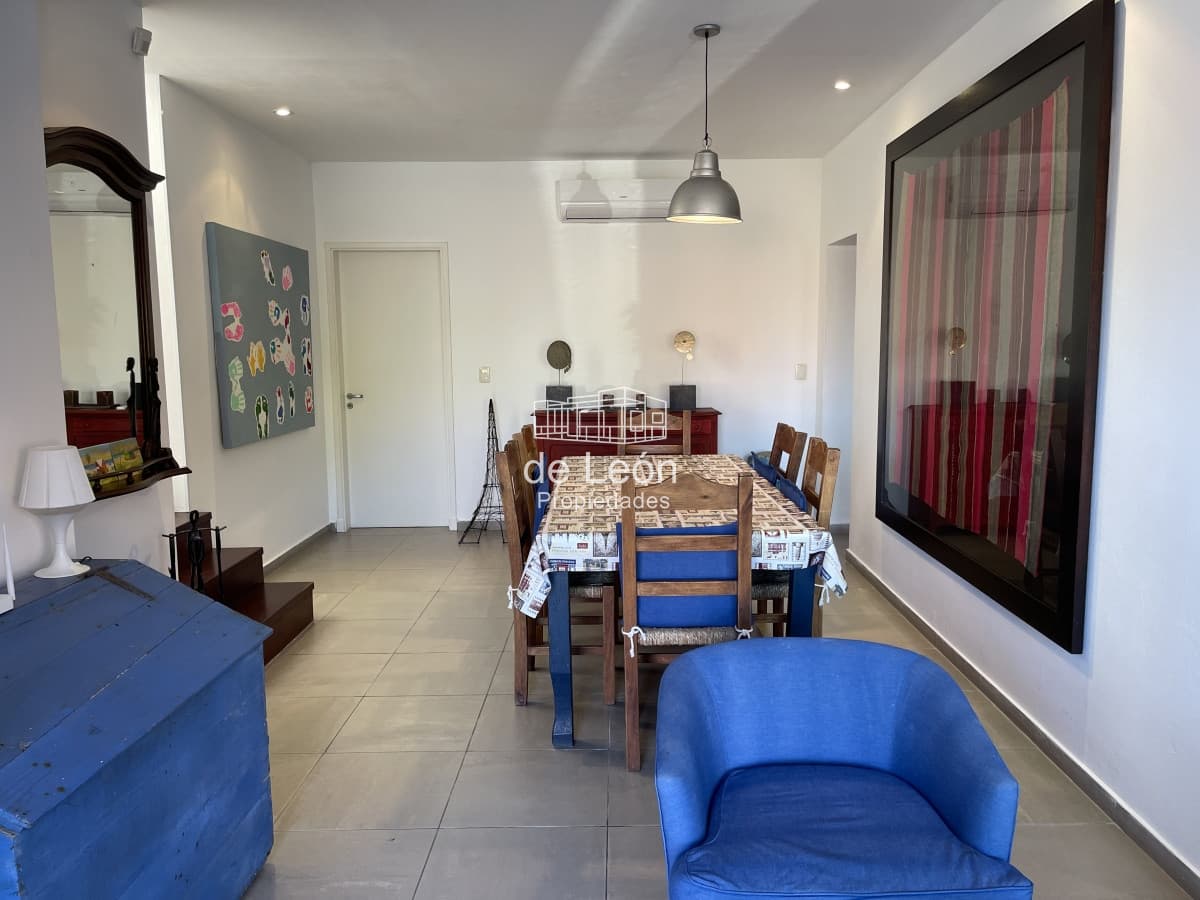 Casa en Manantiales de 3 dormitorios con excelente ubicación. Muy bien equipada.