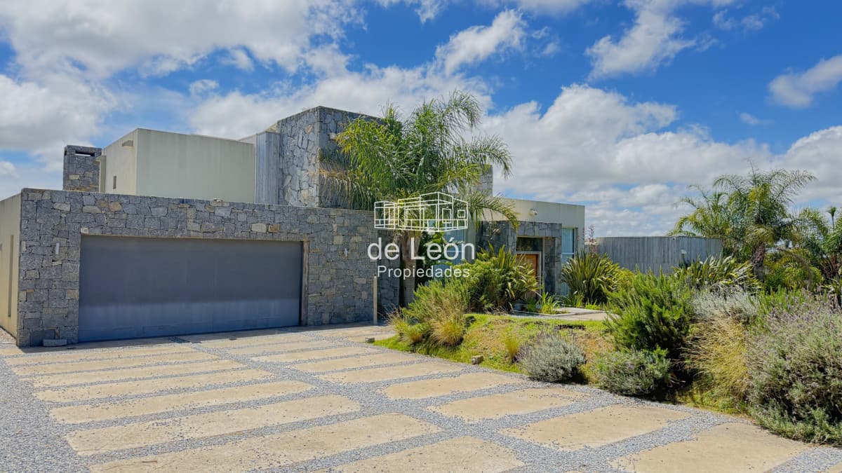 Casa en Venta & Alquiler Temporal 5 Dormitorios + Dependencia en Pueblo Mío, Manantiales
