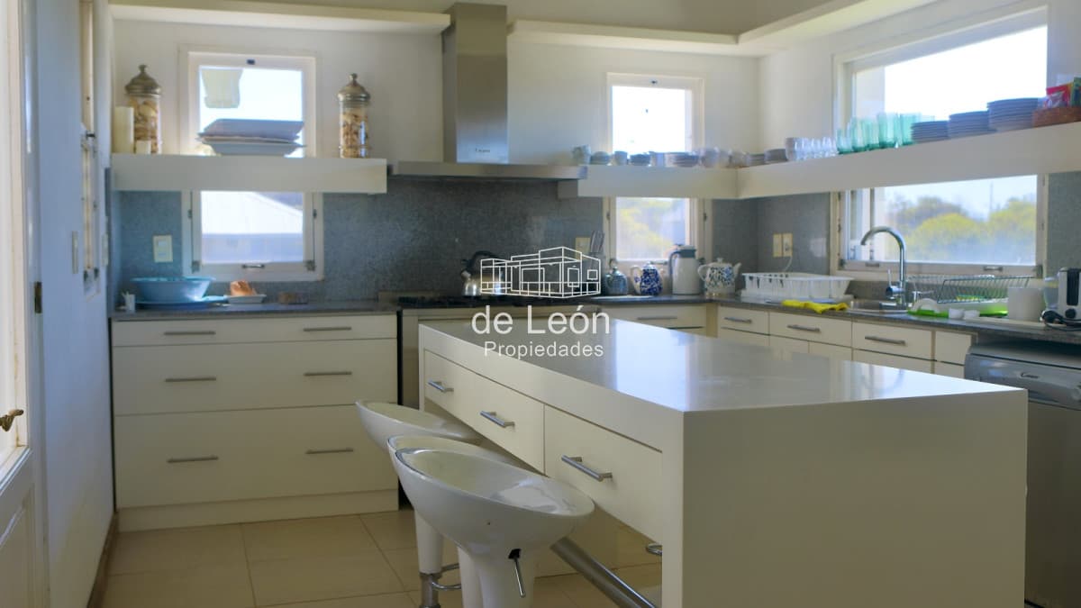 Importante casa en Punta Piedras