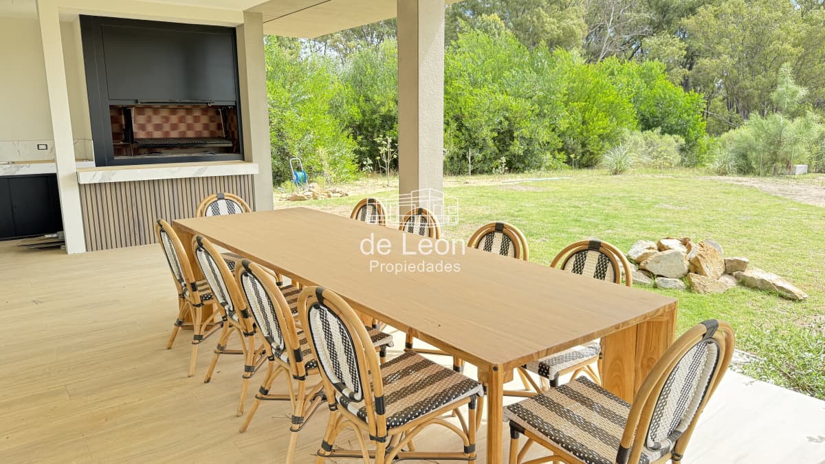 Casa en venta a estrenar en Reserva Montoya 4 dormitorios