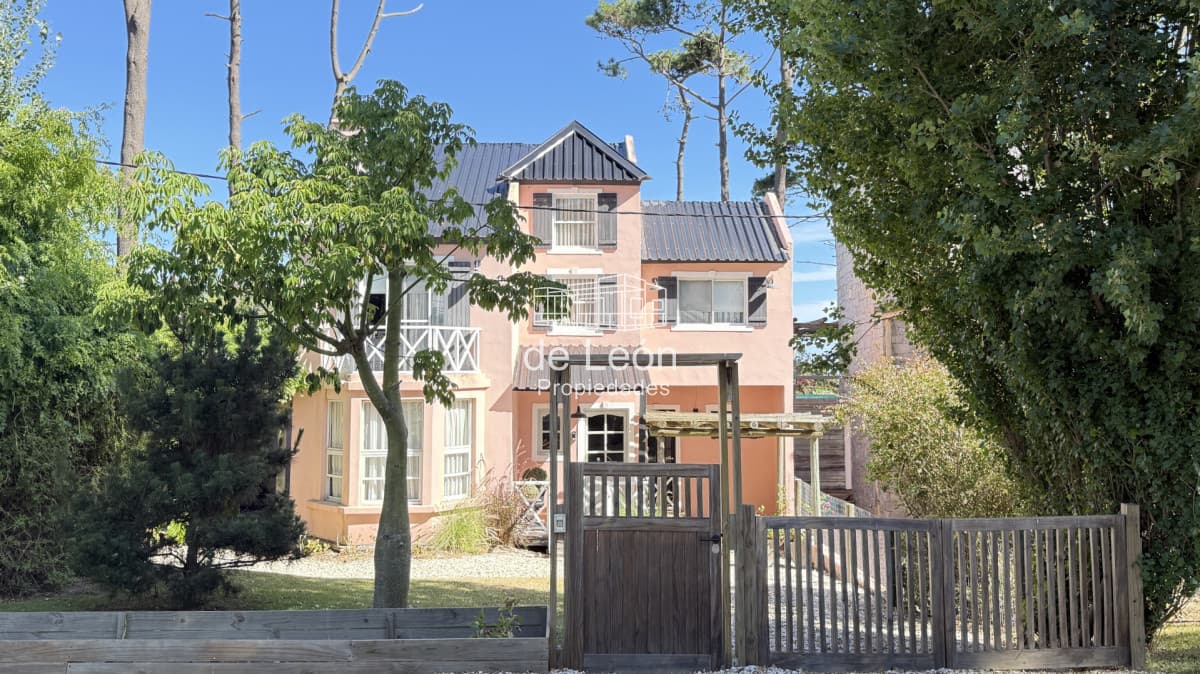 Importante casa en Montoya