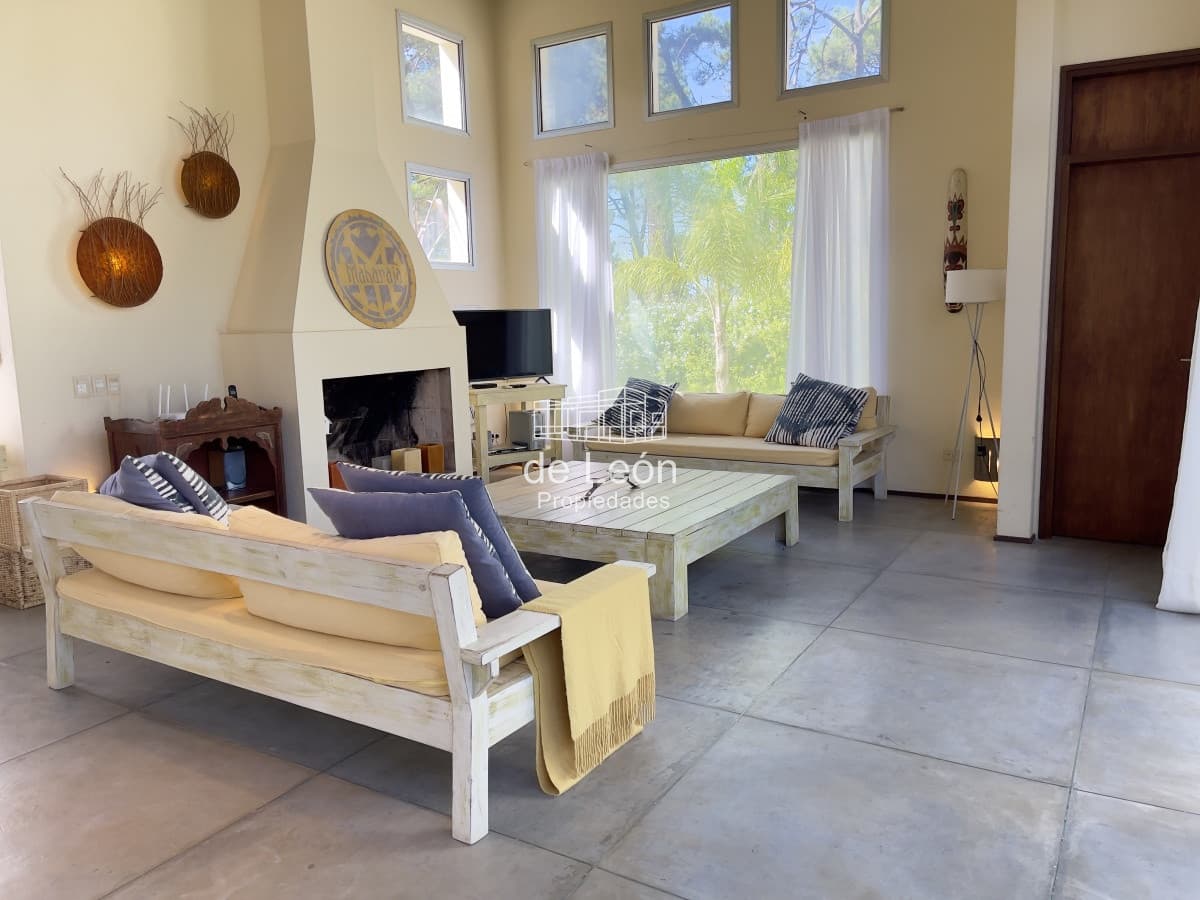 Se vende hermosa casa en Montoya