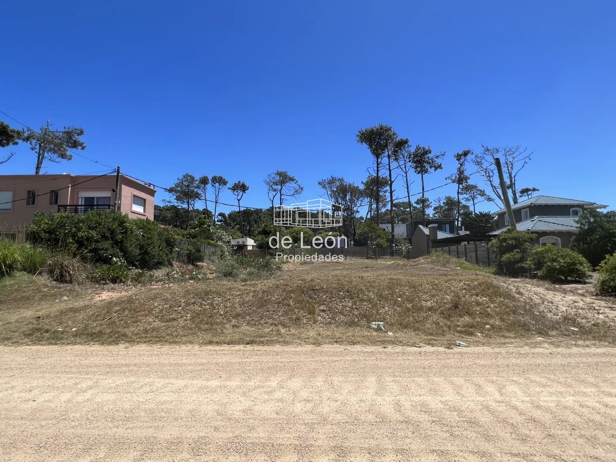 Lote próximo a la playa en Montoya, La Barra