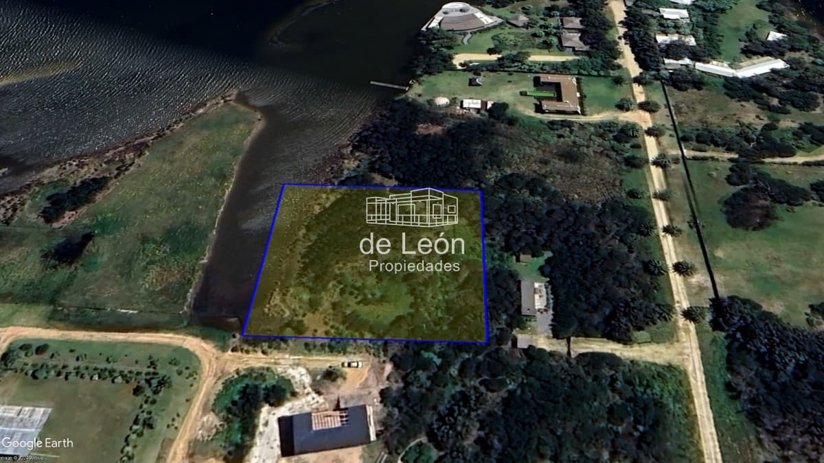 Se venden 2969m2 en San Mónica sobre la laguna