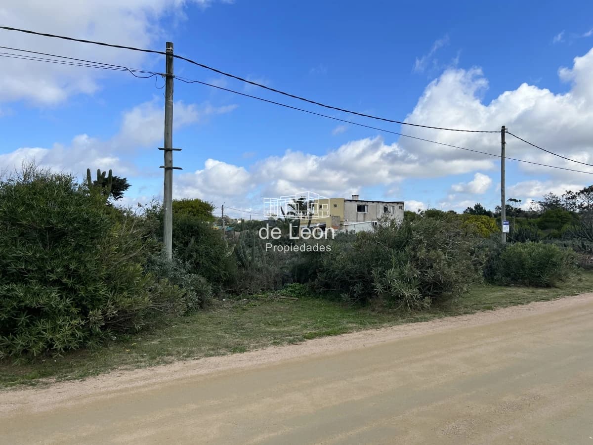 Lote en Balneario Buenos Aires sobre calle 17, a 200mts de Ruta 10 y de la playa.