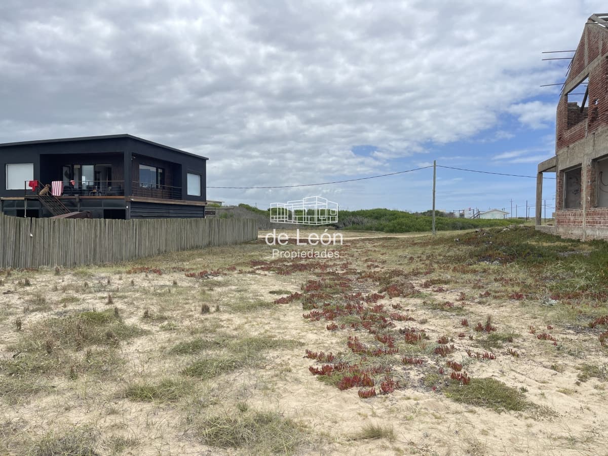 Se vende lote de 570m2 en Santa Monica a 50 metros de la ruta