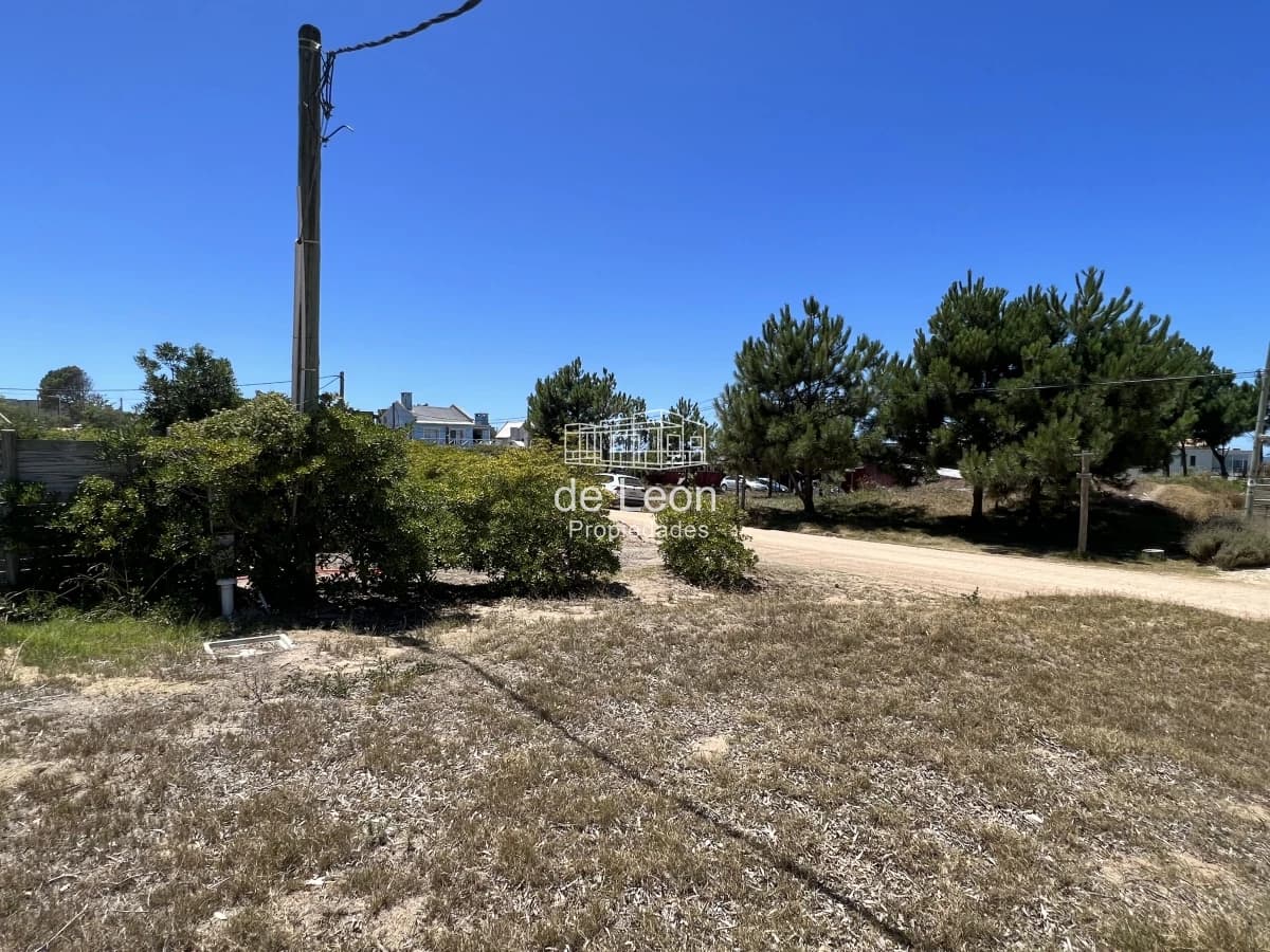 Lote próximo a la playa en Montoya, La Barra