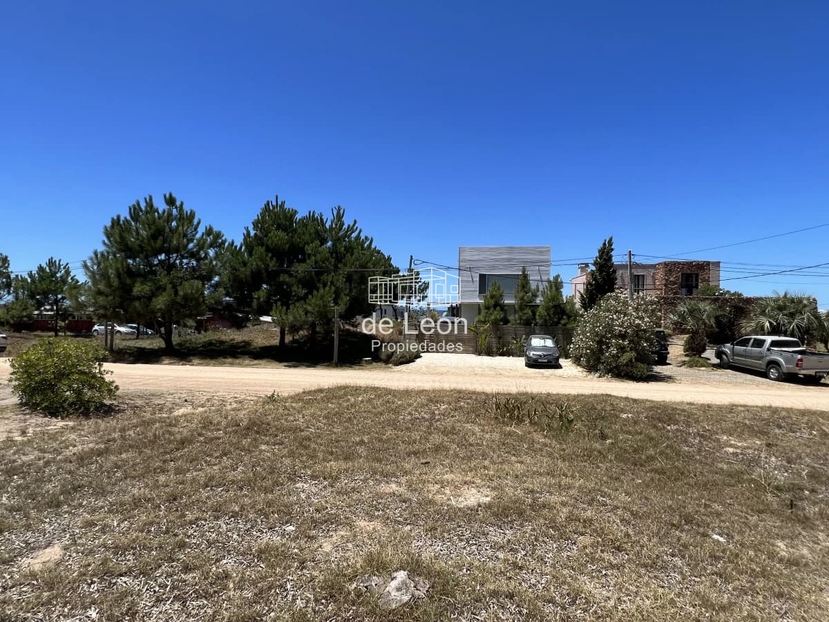 Lote próximo a la playa en Montoya, La Barra