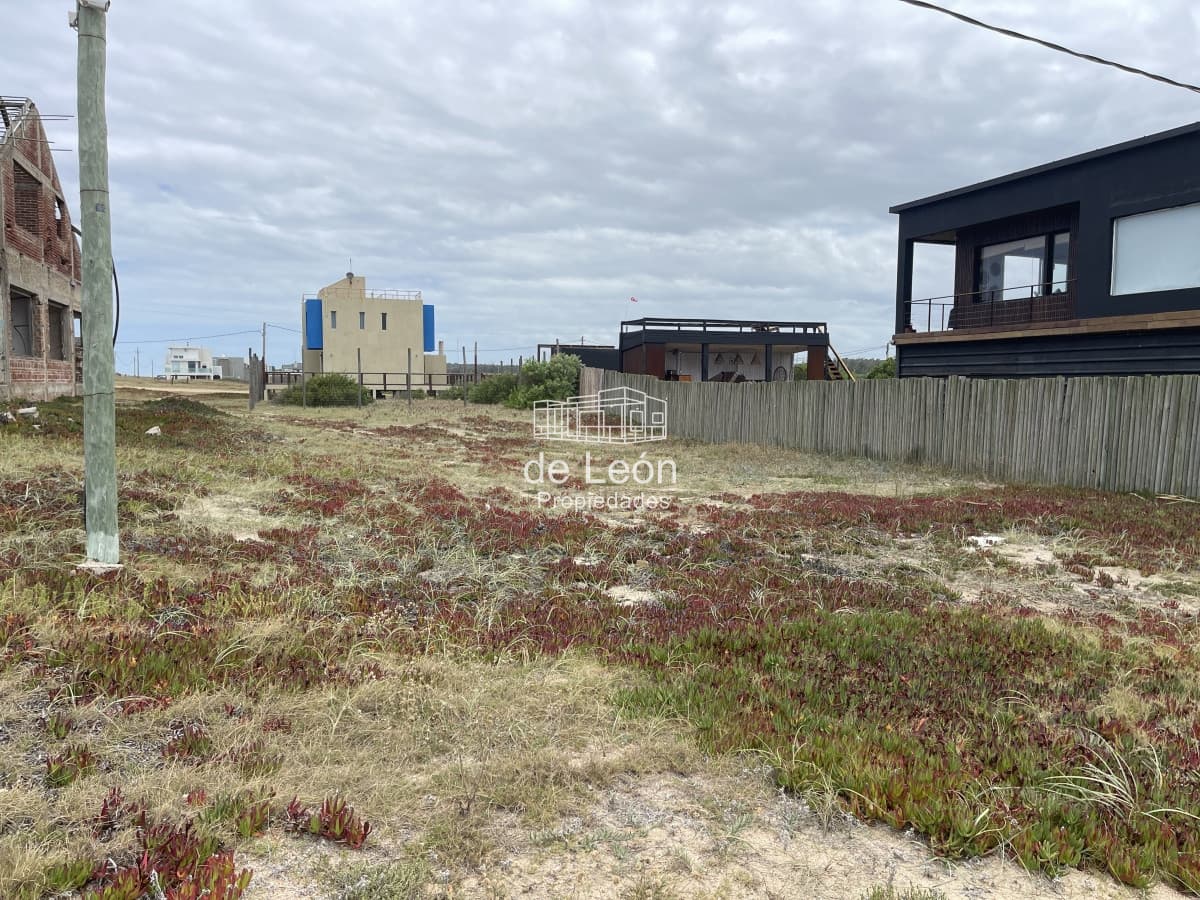 Se vende lote de 570m2 en Santa Monica a 50 metros de la ruta