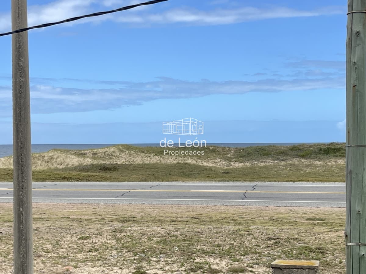 Lote de 2278m2 frente al mar en Santa Monica, Jose Ignacio