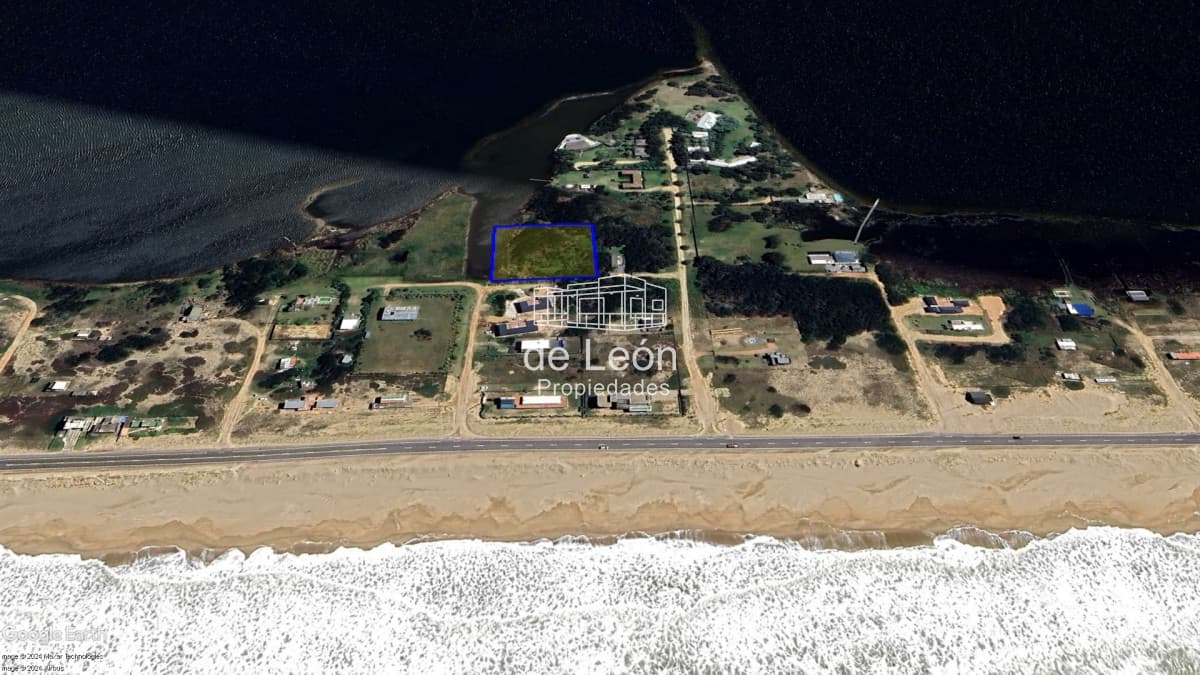 Se venden 2969m2 en San Mónica sobre la laguna