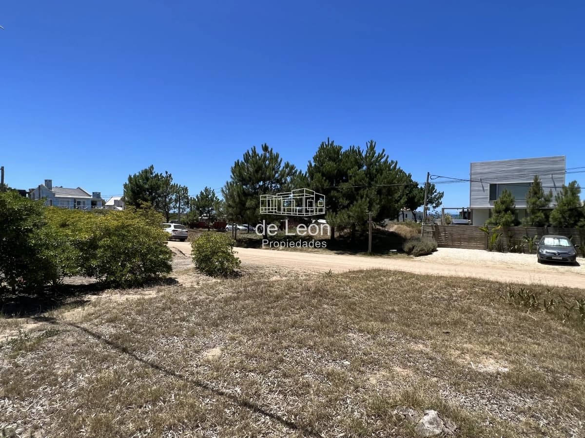 Lote próximo a la playa en Montoya, La Barra