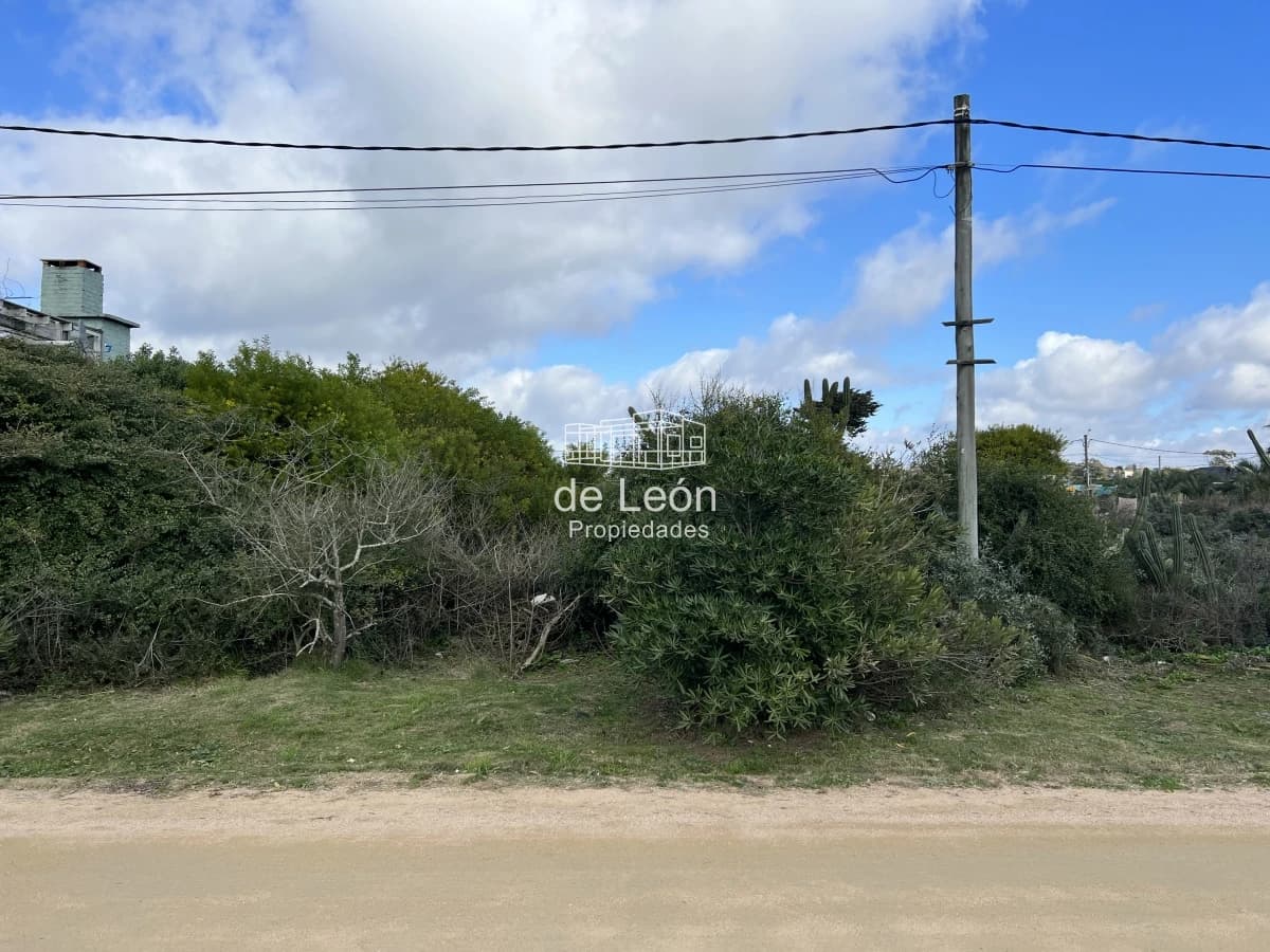 Lote en Balneario Buenos Aires sobre calle 17, a 200mts de Ruta 10 y de la playa.