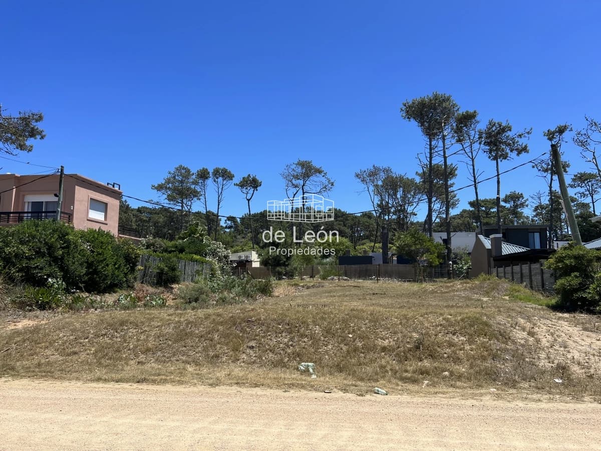 Lote próximo a la playa en Montoya, La Barra