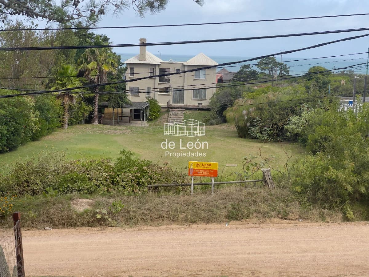 Amplio lote en Montoya, La Barra cercano al mar