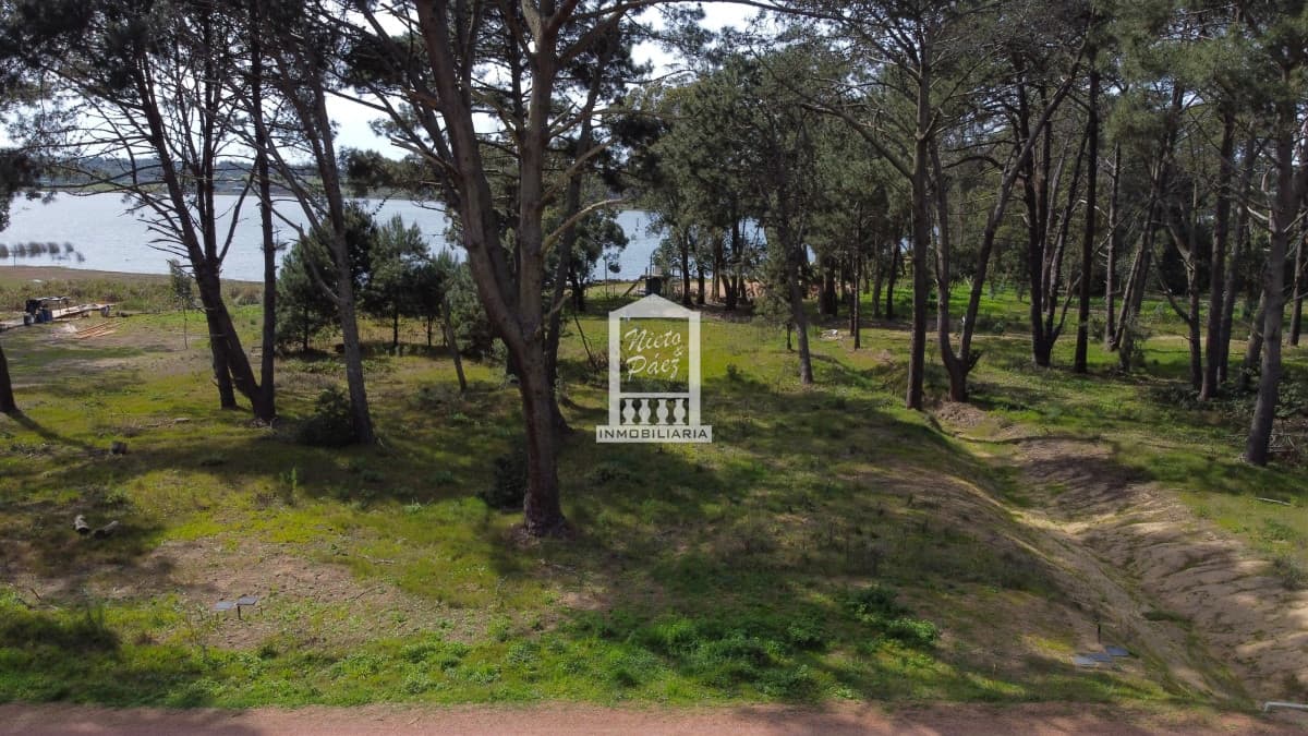 Excelente lote sobre la laguna en Reserva Montoya, La Barra